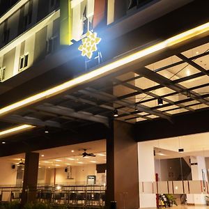 Lynn Hotel Serang